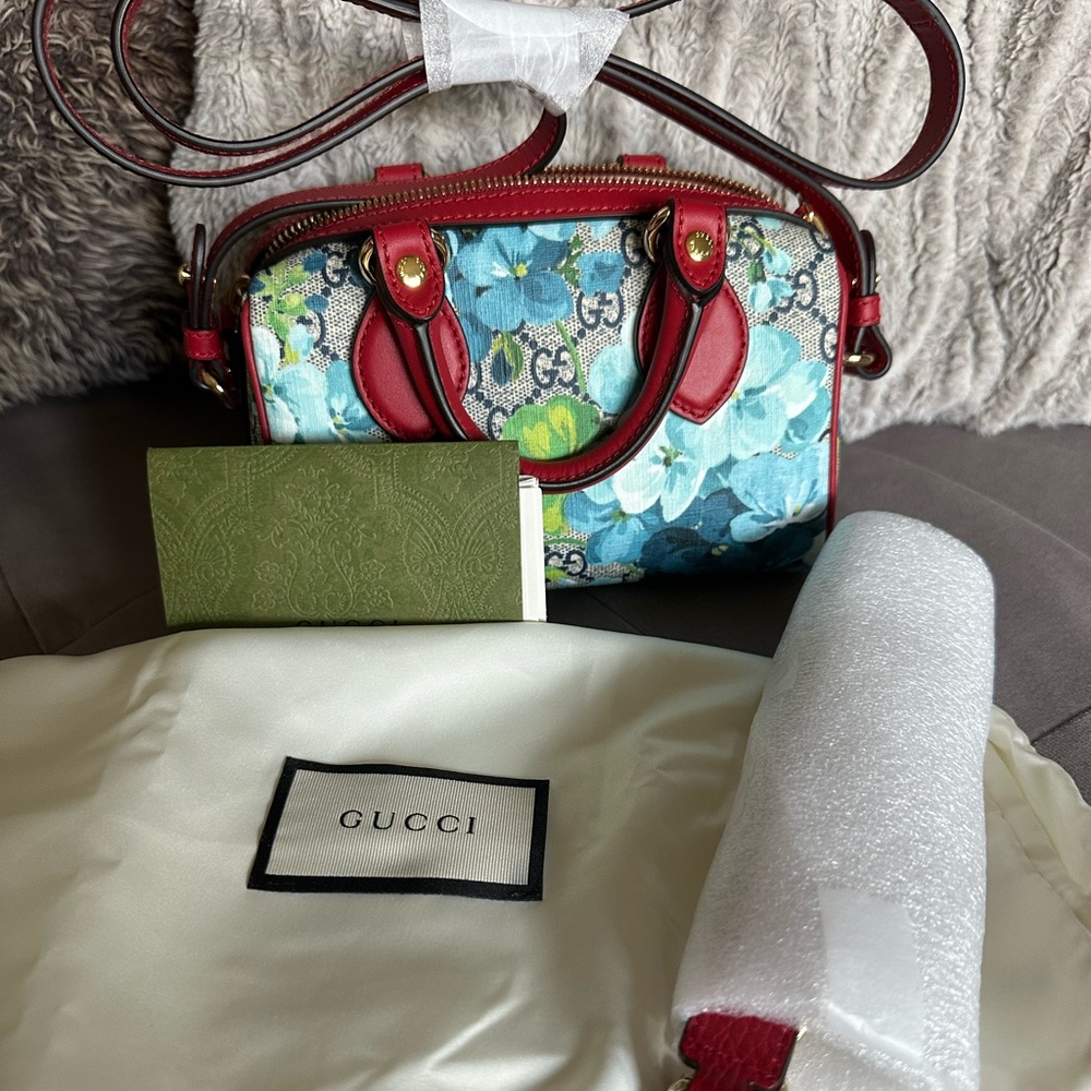 Gucci Flora Bundle - Brand new Bag and pre loved flora wallet